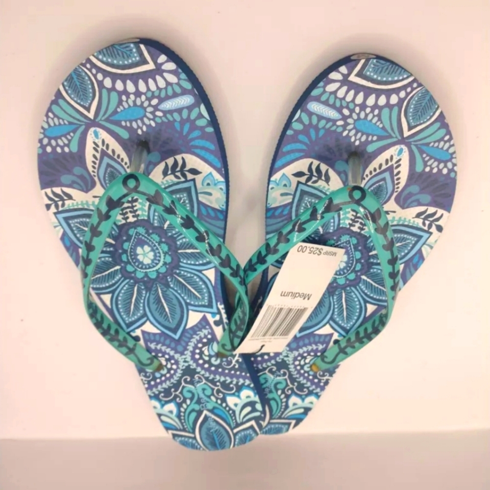 NWT Women's Vera Bradley Blue Island Medallion Flip-flops - Picture 6 of 10